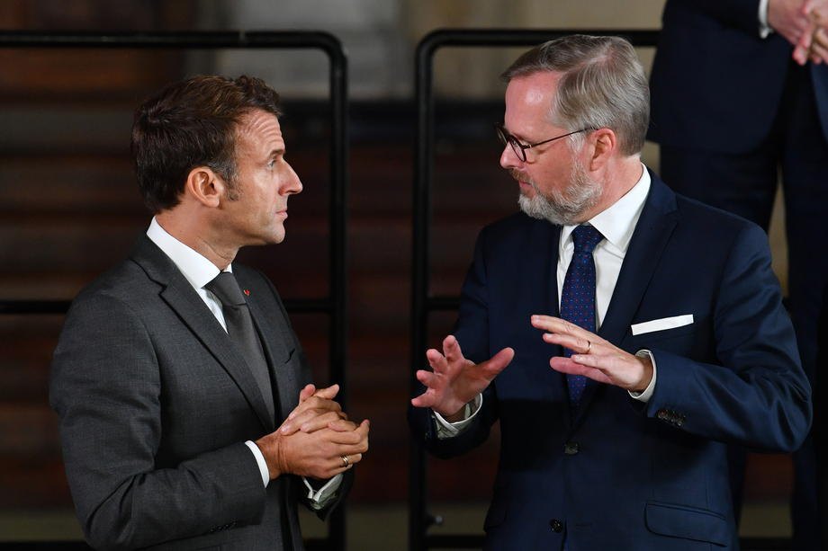 Президент Франції Еммануель Макрон і прем'єр-міністр Чехії Петр Фіала