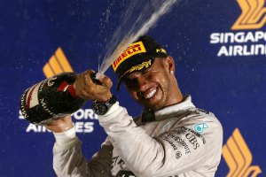 Хемілтон, вигравши Гран-прі Сингапуру, очолив залік Ф-1