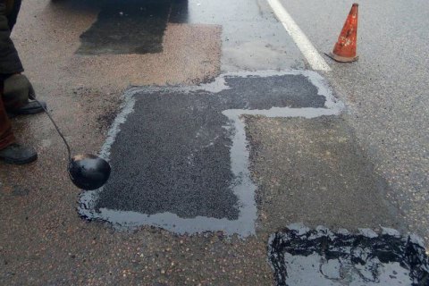 "Укравтодор" с 8 февраля начнет ямочный ремонт основных дорог