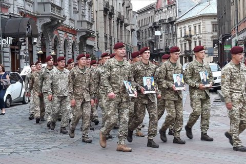 Более 1000 бойцов 80-й бригады прошли шествием по улицам Львова