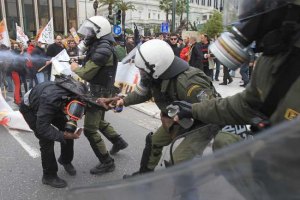 В Греции начались столкновения демонстрантов с полицией