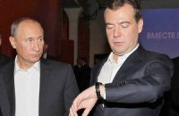 Медведев уступает Путину по доходам