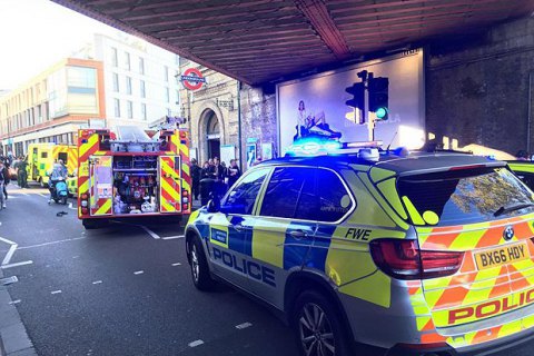 В Лондоне неизвестный с ножом напал на прохожих: один человек погиб
