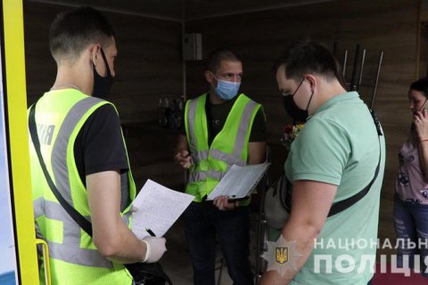 Полиция за два дня составила 355 протоколов о нарушении карантина в магазинах и ресторанах
