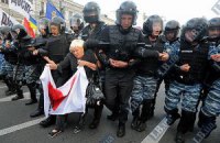 Сторонникам Тимошенко не удалось помешать ее вывозу из суда