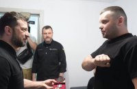 Зеленський нагородив військових орденами "За мужність"