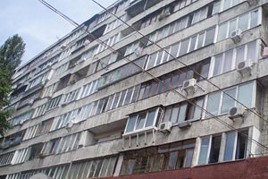Янукович ветировал налог на застекленные балконы 