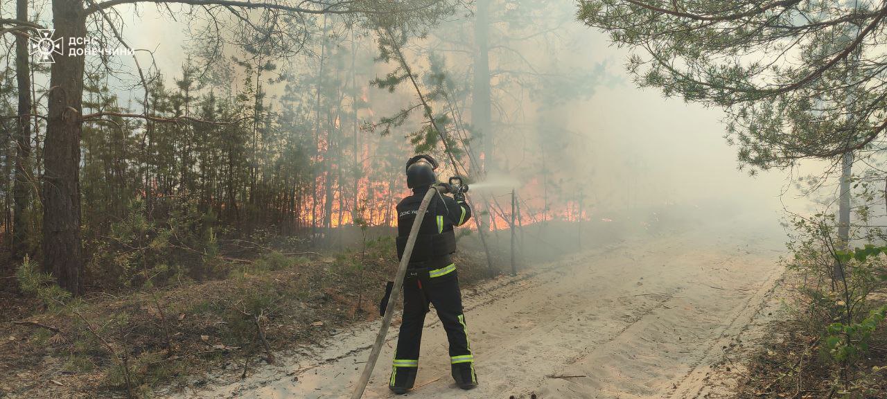 Лісова пожежа через обстріл