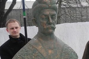 В Киеве появился временный памятник Мазепе