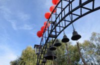 В "Замке-музее Радомысль" открыли остров Счастья и арку с колоколами