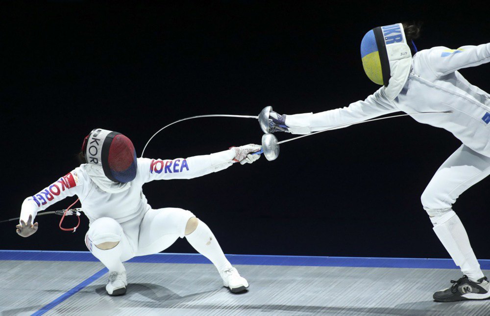 Влада Харькова атакує в бою проти Сон Се Ри