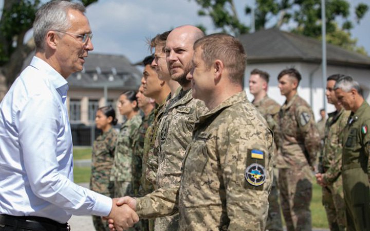 Столтенберг зустрівся у Німеччині з персоналом Ініціативи сприяння безпеці України