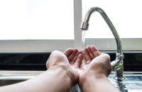 У чотирьох районах Києва впав тиск води через аварію в мережах ДТЕК