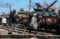 ​В сторону Украины движется колонна российской военной техники, - СНБО 