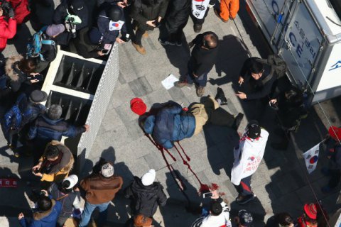 В Сеуле на акции в поддержку Пак Кын Хе погибли два человека 