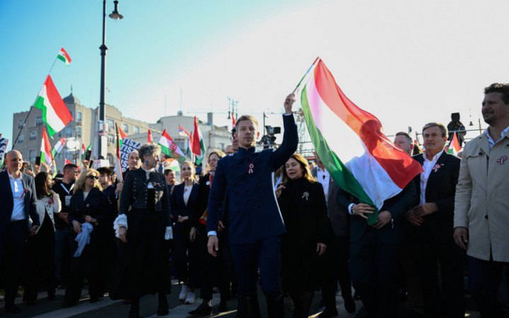 Проурядові медіа Угорщини лякають виборців “Майданом”