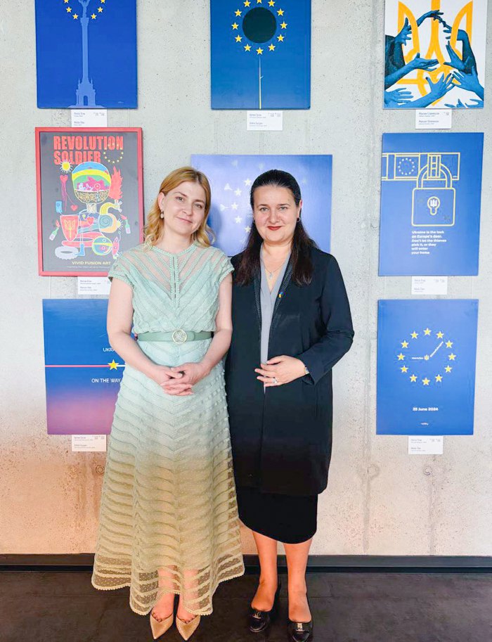 Ольга Стефанішина і Оксана Маркарова