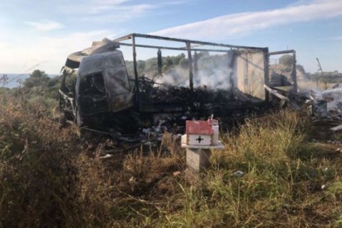 В Греции 11 мигрантов сгорели в фургоне после ДТП с грузовиком