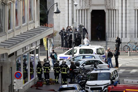 Франція оголосила максимальний рівень терористичної загрози