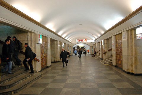 Станцію метро "Хрещатик" закрили через повідомлення про мінування