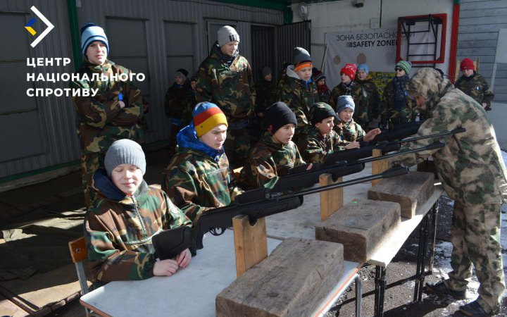 Спротив: росіяни формують списки українських дітей на ТОТ для мілітарних таборів