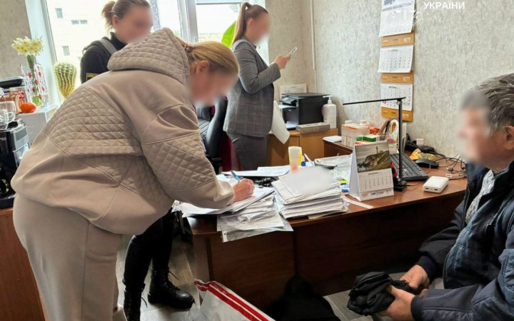 У Запоріжжі лікарку та менеджера аптеки підозрюють у продажі незареєстрованих ліків, у тому числі онкохворим