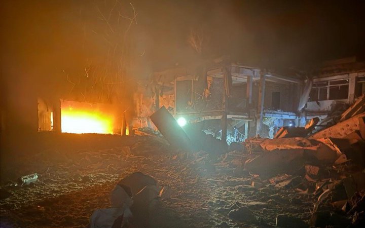 Внаслідок нічного масованого ракетного обстрілу Селидового щонайменше 1 людина загинула, 7 поранено