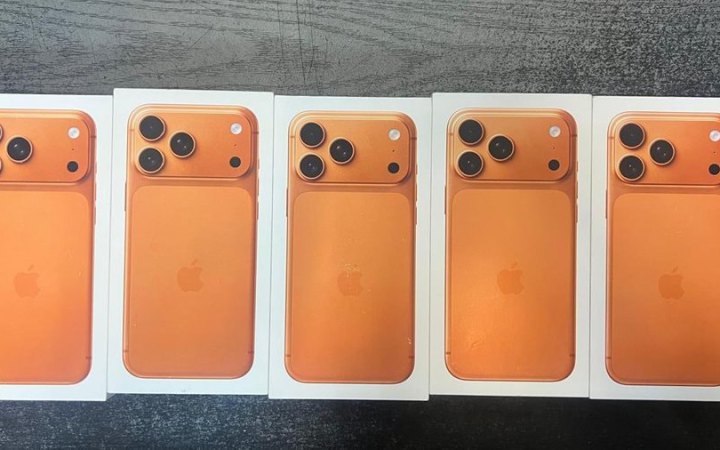 На Львівщині прикордонники викрили контрабанду діамантів та айфонів на 500 тисяч гривень