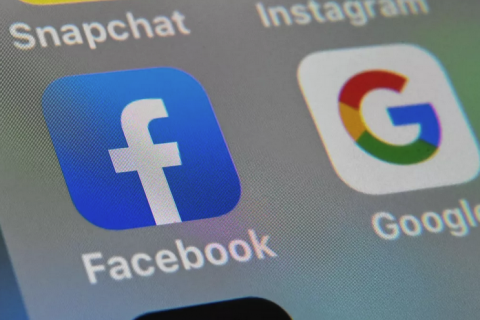 Россия хочет оштрафовать Facebook из-за задержки с удалением контента 