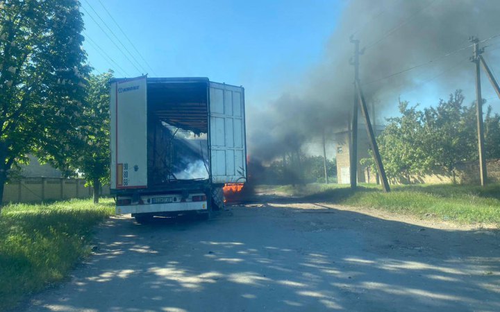 На Херсонщині росіяни атакували дронами вантажівку з питною водою