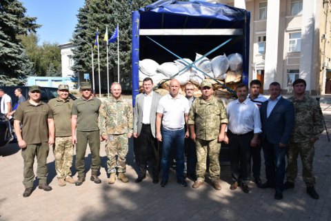 Латвия доставила грузовик с гумпомощью для жителей Марьинки и Станицы Луганской
