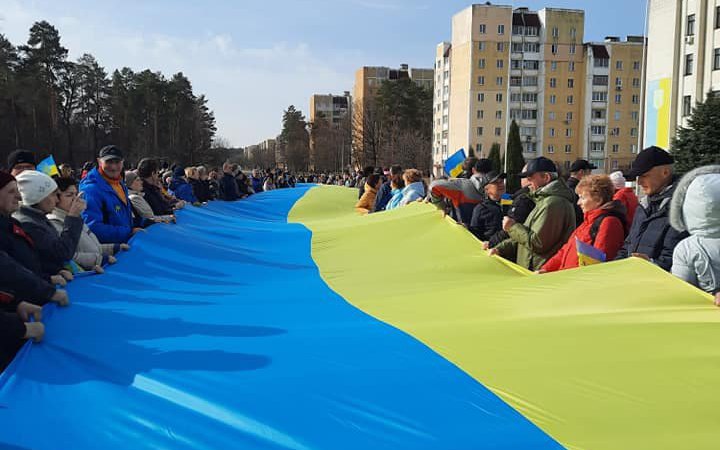 Жители Славутича вышли на акцию за Украину, началась стрельба (обновлено)