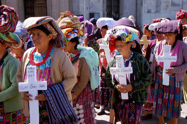 Протест родственников жертв геноцида в Гватемале
