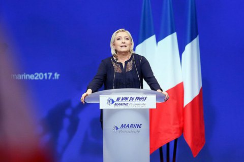 Ле Пен хочет выслать из Франции иностранцев, за которыми следят спецслужбы