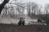 На Харківщині окупанти вимагають від фермерів почати посівну