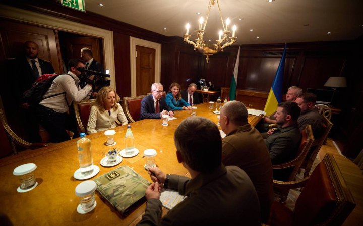 Зеленський обговорив з прем’єр-міністром Болгарії захист альтернативних “зернових коридорів”