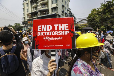 В Мьянме силовики открыли огонь по демонстрантам, пять человек погибли 