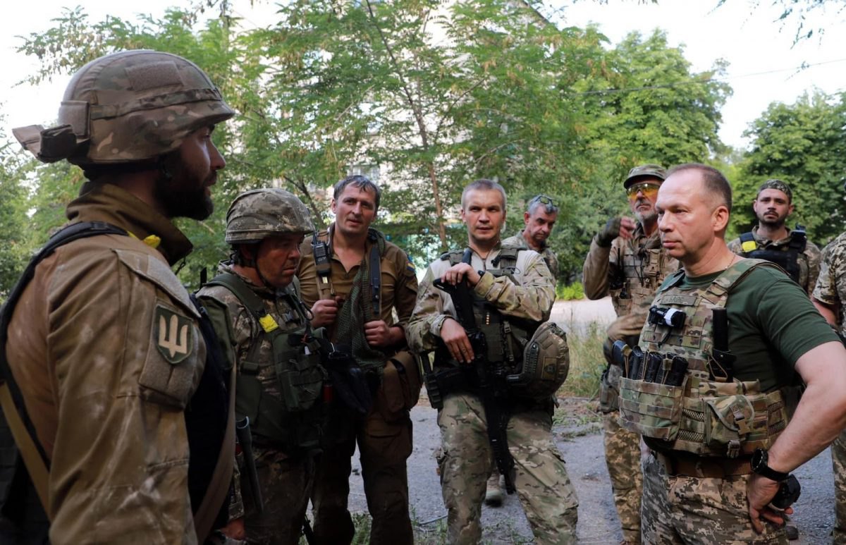З початком широкомасштабного вторгнення РФ генерал-полковник Олександр Сирський очолив оборону Києва.