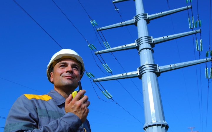 У п’яти областях є знеструмлення через обстріли енергетики