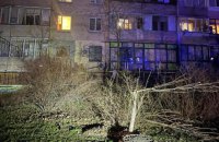 Унаслідок нічного обстрілу Києва “шахедами” поранено людину
