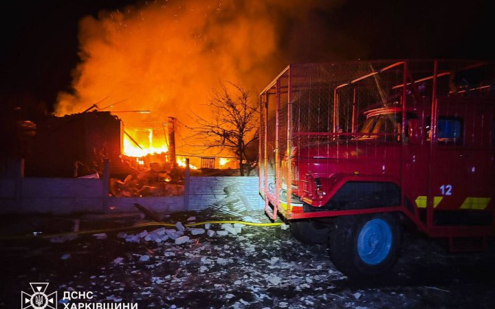 На Харківщині ворожі атаки призвели до пожеж будинків та баз відпочинку (доповнено)
