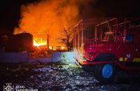 На Харківщині ворожі атаки призвели до пожеж будинків та баз відпочинку (доповнено)