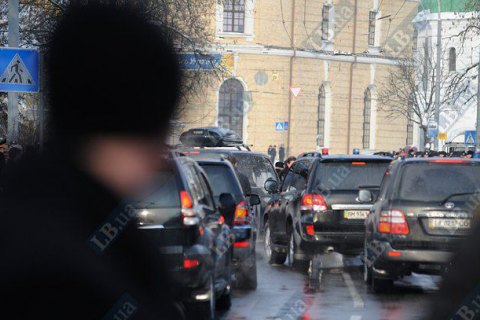 В центре Киева иностранцы устроили стрельбу во время движения кортежа
