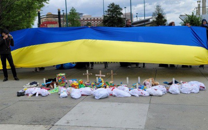 У містах Європи та Америки відбулися акції пам’яті за загиблими у війні з Росією українських дітей