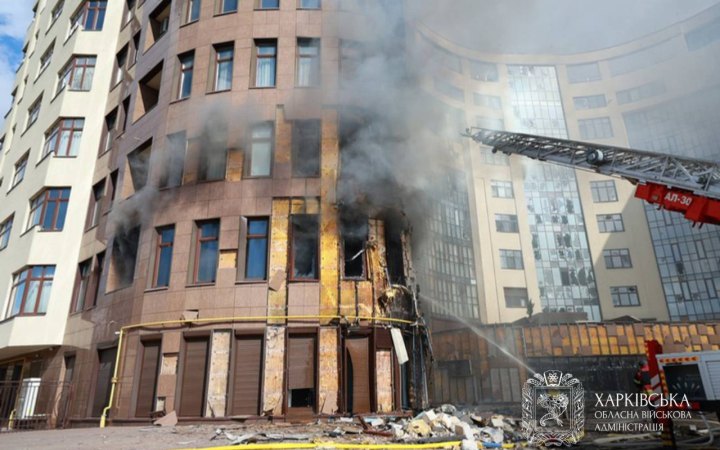 Росія вдарила «шахедом» у житловий будинок в Харкові. Є поранені