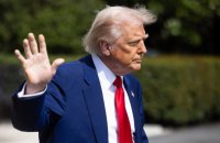 Трамп: "Ми продовжуємо давати зброю Україні"