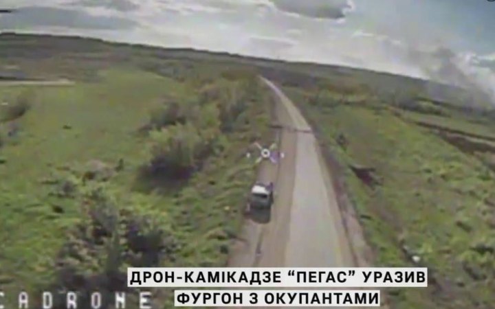 Під Бахмутом дроном-камікадзе знищили російський фургон з окупантами