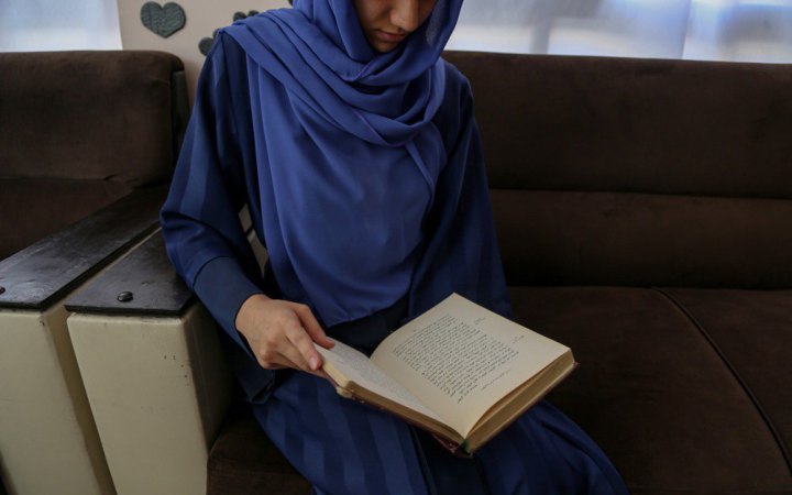 Талібан вилучив з університетських програм книги, написані жінками