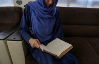 Талібан вилучив з університетських програм книги, написані жінками
