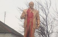 Невідомі облили фарбою пам'ятник Леніну в Борисполі